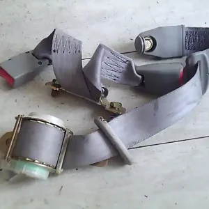 Szuper akció MAZDA DEMIO 98.08-00.05 Jobb hátsó biztonsági öv bontott alkatrész