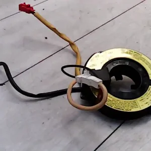 Bestseller MITSUBISHI CARISMA 95.05-99.07 Légzsák átvezető szalagkábel bontott alkatrész