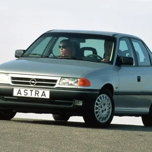 OPEL ASTRA F 91-94 Jobb első biztonsági öv bontott alkatrész Árcsökkenés