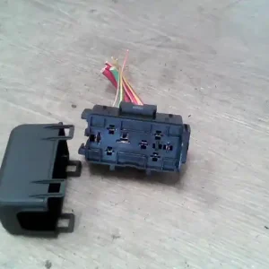 Alacsony ár RENAULT SCENIC 03-06 Relé csatlakozó bontott alkatrész