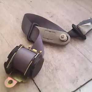 Olcsóbb SUZUKI SWIFT 96-05 Jobb hátsó biztonsági öv 3 ajtós bontott alkatrész