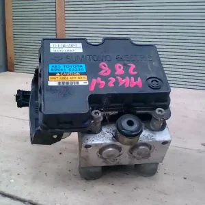 Nézd meg most TOYOTA YARIS VERSO 00-05 Abs kockabontott alkatrész