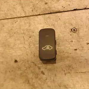 VOLVO V40 Riasztó kapcsoló bontott alkatrész Árengedmény