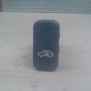 Árengedmény VOLVO V40 Riasztó kapcsoló bontott alkatrész