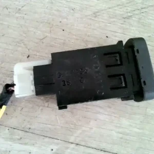 Szuper ajánlat VOLVO V40 Riasztó kapcsoló bontott alkatrész