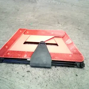 Ne maradj le VW BORA Elakadásjelző háromszög bontott alkatrész