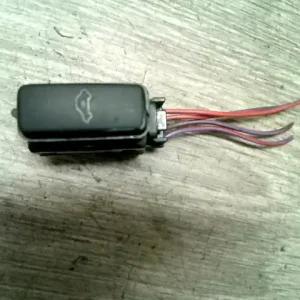 Gyors szállítás VW Passat (B6) 2005.03.01-2010.10.31 Riasztó kapcsoló bontott alkatrész