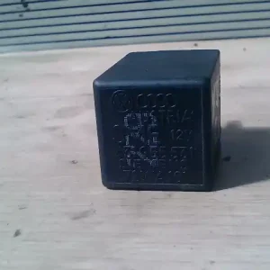 AUDI A4 94-98 Ablaktörlő relé bontott alkatrész Ajánlat