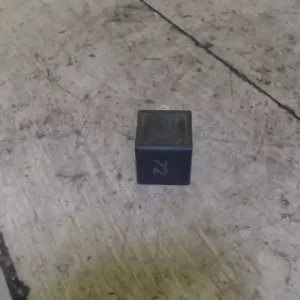 Gyors szállítás AUDI 80 91-94 Relé bontott alkatrész