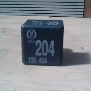 AUDI A4 94-98 Relé 204 bontott alkatrész Biztonságos vásárlás
