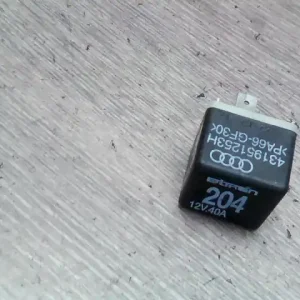 Bestseller AUDI A4 94-98 Relé bontott alkatrész