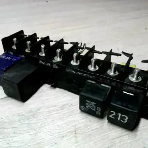 AUDI A4 94-98 Biztosítéktábla bcm bsi bsm sam gem modul1.9tdi relékkel bontott alkatrész Biztonságos vásárlás