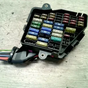 Kihagyhatatlan ajánlat AUDI A4 94-98 Biztosítéktábla bcm bsi bsm sam gem modul1.6 b bontott alkatrész