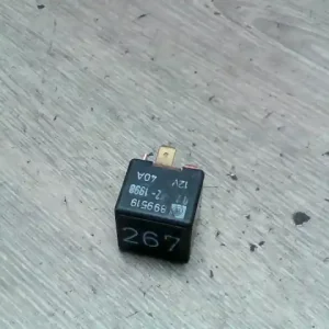 AUDI A4 94-98 Relé 1.6 benzin bontott alkatrész Ingyenes szállítás