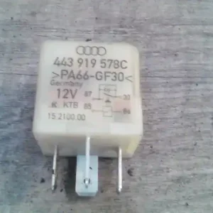 Népszerű AUDI A4 98-01 Relé 1.9d bontott alkatrész