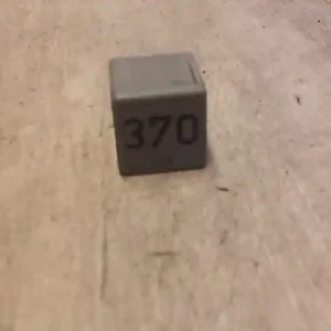 AUDI A4 98-01 Relé 370 bontott alkatrész Biztonságos fizetés