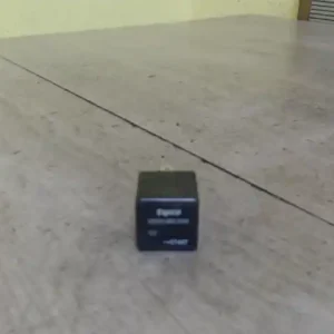 Árengedmény AUDI A4 98-01 Relé bontott alkatrész