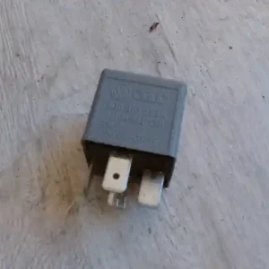 Biztonságos fizetés AUDI A4 98-01 Relé 373 bontott alkatrész