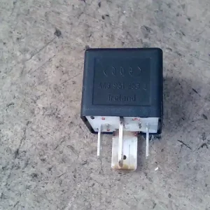 Kedvezményes ár AUDI A4 98-01 Relé bontott alkatrész