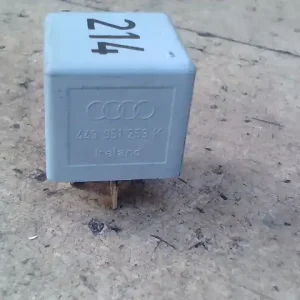 Árcsökkenés AUDI A4 98-01 Relé bontott alkatrész