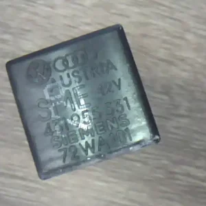 Ajánlat AUDI A6 94-97 Relé törlési intervallum bontott alkatrész