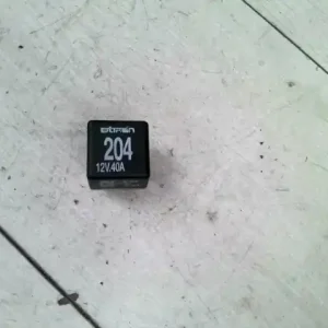 Biztonságos fizetés AUDI A6 97-04 Relé bontott alkatrész