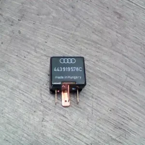 Árengedmény AUDI A6 97-04 Relé bontott alkatrész