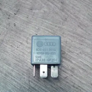 AUDI A6 97-04 Relé bontott alkatrész Ingyenes szállítás
