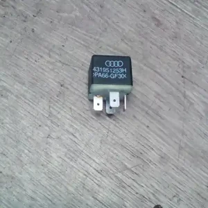 Ne maradj le AUDI A6 97-04 Relé bontott alkatrész