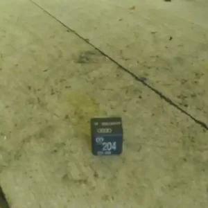 Expressz kézbesítés AUDI A6 97-04 Relé bontott alkatrész