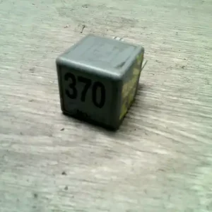 Újdonság AUDI A6 97-04 Relé bontott alkatrész