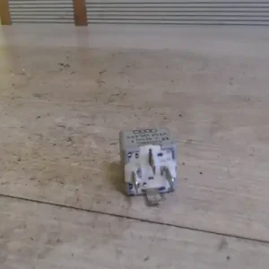 AUDI A8 94.06-02.12 Relé bontott alkatrész Bestseller