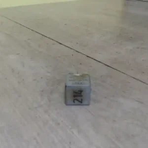 Vásárlói kedvenc AUDI A8 94.06-02.12 Relé bontott alkatrész