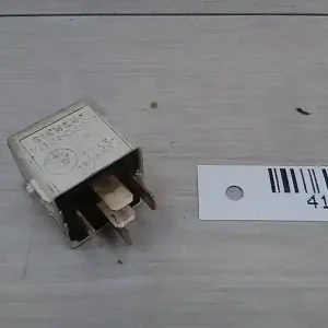 Utolsó esély BMW E34 87-96 Relé bontott alkatrész