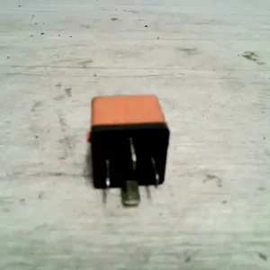 Gyors kiszállítás BMW E36 89-00 Relé bontott alkatrész