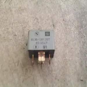 Népszerű BMW E36 89-00 Relé bontott alkatrész