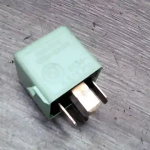 BMW E36 89-00 Relé 1.6i bontott alkatrész Szezonális akció