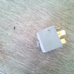 Rendeld meg most BMW E36 89-00 Relé bontott alkatrész