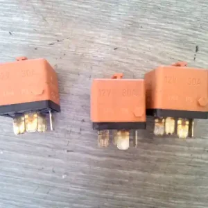 BMW E36 89-00 Relé bontott alkatrész Csak ma