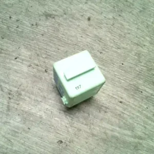 Szezonális akció BMW E36 89-00 Relé bontott alkatrész