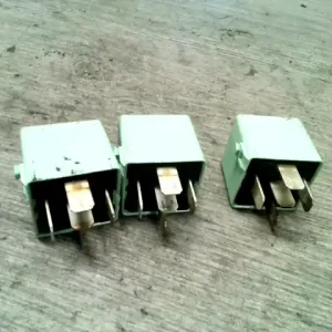 BMW E36 89-00 Relé bontott alkatrész Alacsony ár