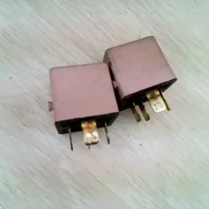 BMW E39 95-03 Relé bontott alkatrész Rendeld meg most