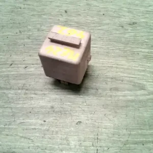 Kihagyhatatlan ajánlat BMW E39 95-03 Relé bontott alkatrész