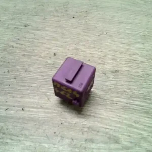 BMW E39 95-03 Relé bontott alkatrész Biztonságos fizetés