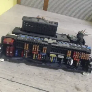 BMW E46 98-05 Biztosítéktábla bcm bsi bsm sam gem modulbontott alkatrész Újdonság