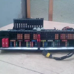 BMW E46 98-05 Biztosítéktábla bcm bsi bsm sam gem modul utastér 1.8i bontott alkatrész Azonnali szállítás