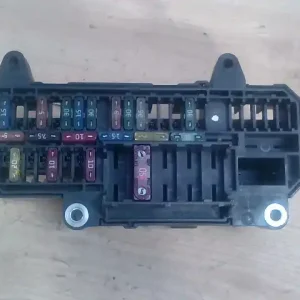 BMW E65 02.09.01-08.09.30 Biztosítéktábla bcm bsi bsm sam gem modul csomagtér 3.0d bontott alkatrész Biztonságos vásárlás