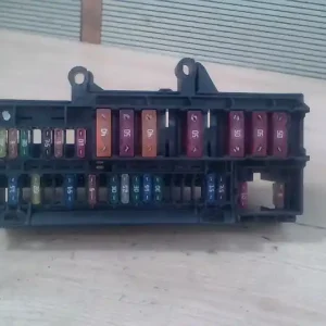 BMW E65 02.09.01-08.09.30 Biztosítéktábla bcm bsi bsm sam gem modul utastér 3.0d bontott alkatrész Korlátozott ajánlat