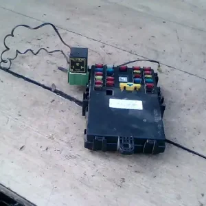 Végkiárusítás CHEVROLET AVEO T250/255 06.01-11.12 Biztosítéktábla bcm bsi bsm sam gem modul utastér bontott alkatrész