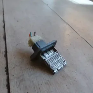 CHEVROLET AVEO T250/255 06.01-11.12 Fűtőmotor előtét ellenállásbontott alkatrész Népszerű